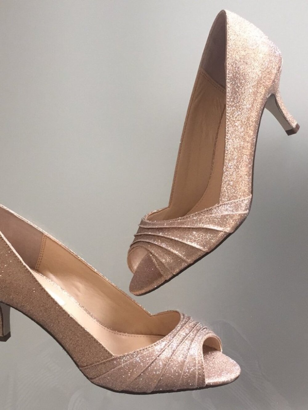NIB Nina Carolyn Wonderworks 2 1/2" Taupe Gold Glittery Heels MSRP $85 Size 6M